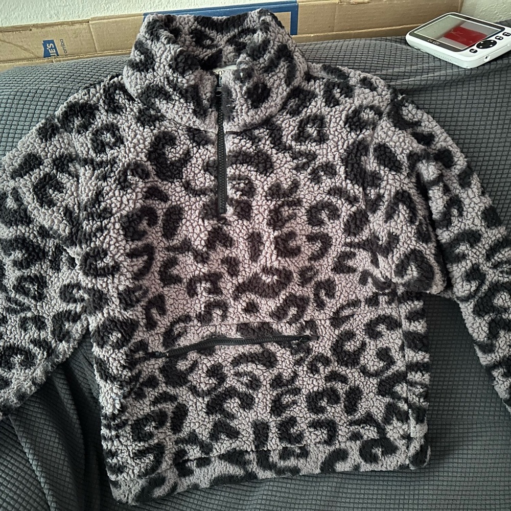 Knox Rose Black and Gray Leopard Print Sweatshirt